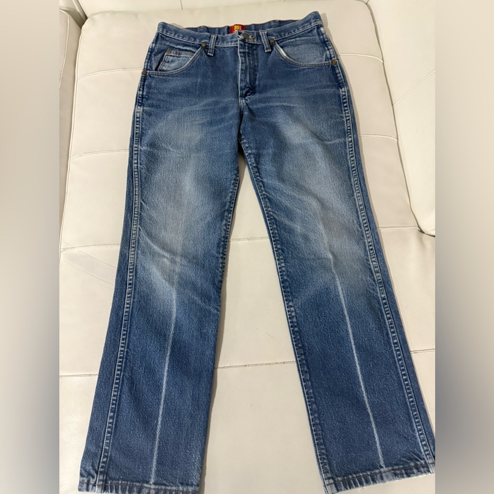 Vintage Wrangler perfectly distressed jeans
32 x 30